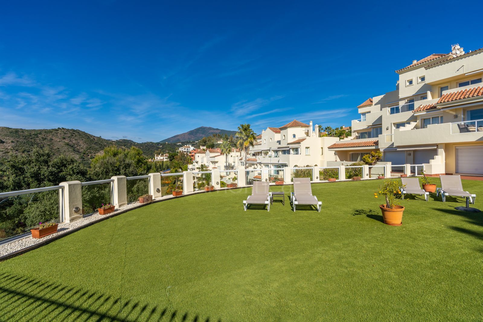 Apartment in Puerto del Almendro, Benahavis