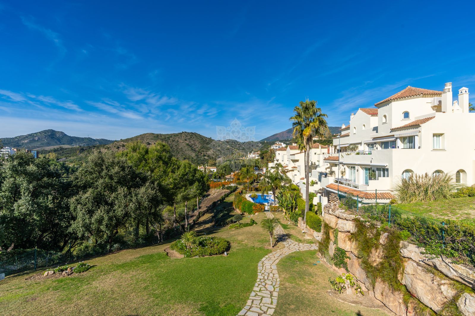 Apartment in Puerto del Almendro, Benahavis