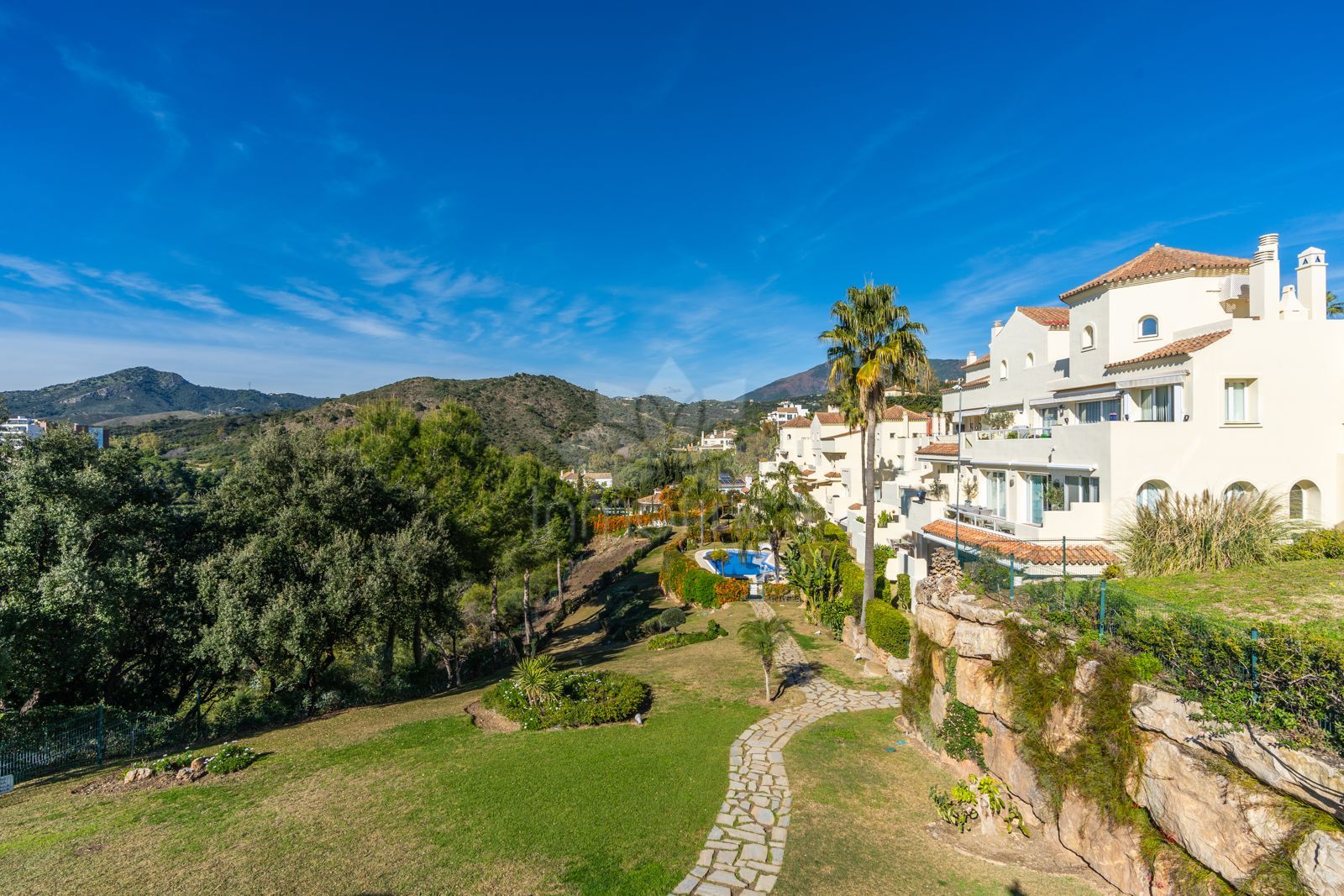 Apartment in Puerto del Almendro, Benahavis