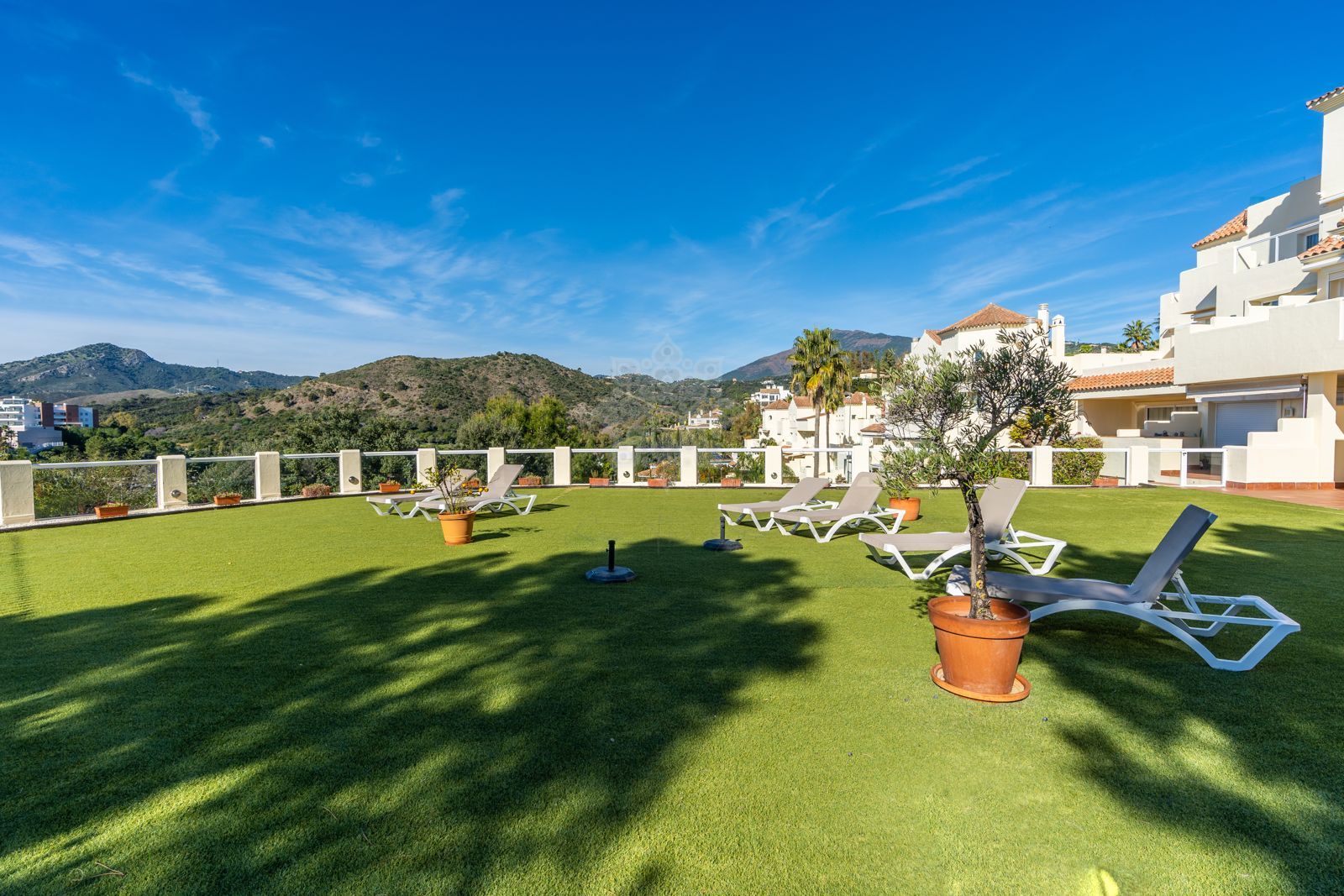 Apartment in Puerto del Almendro, Benahavis