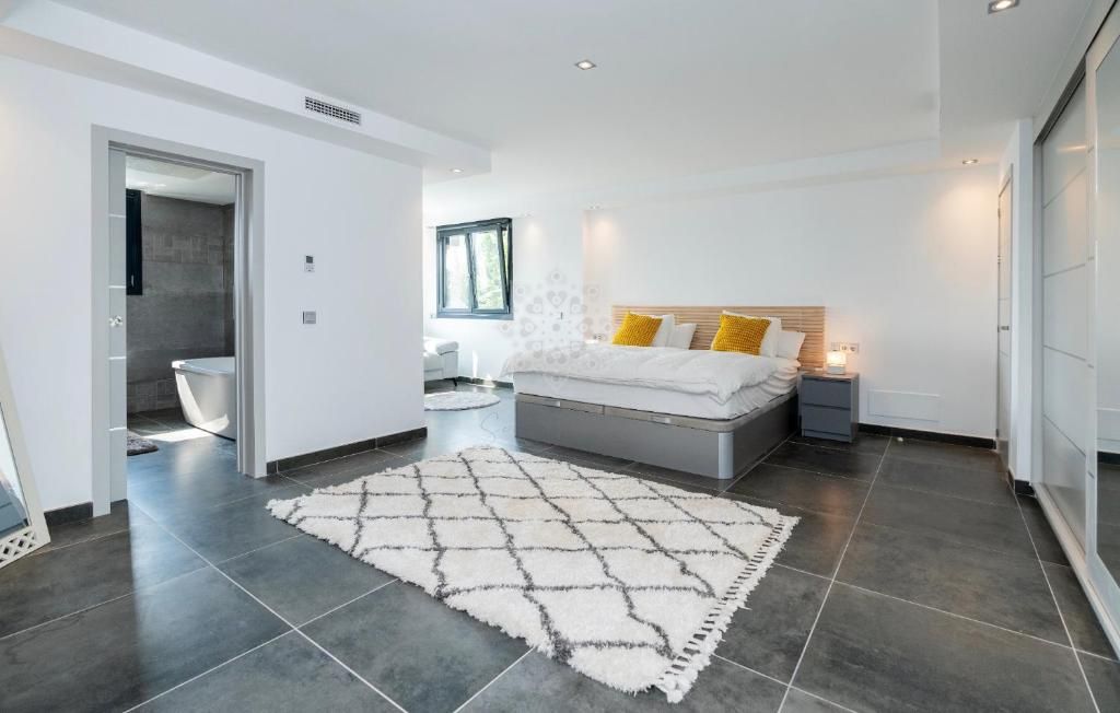 Villa in Las Brisas, Marbella