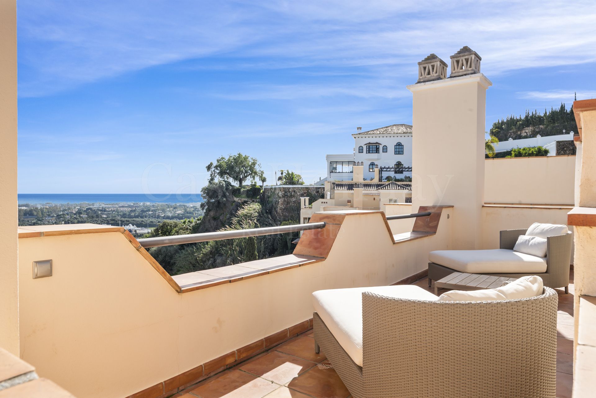 Penthouse in Puerto del Almendro, Benahavis