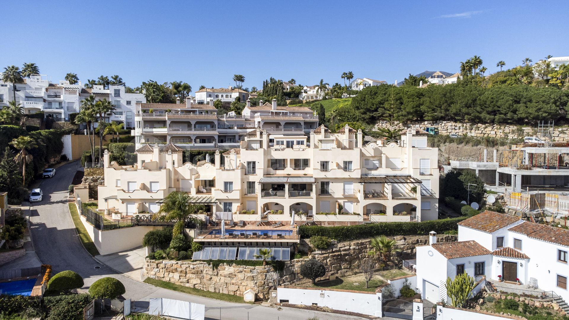 Ático en Puerto del Almendro, Benahavis