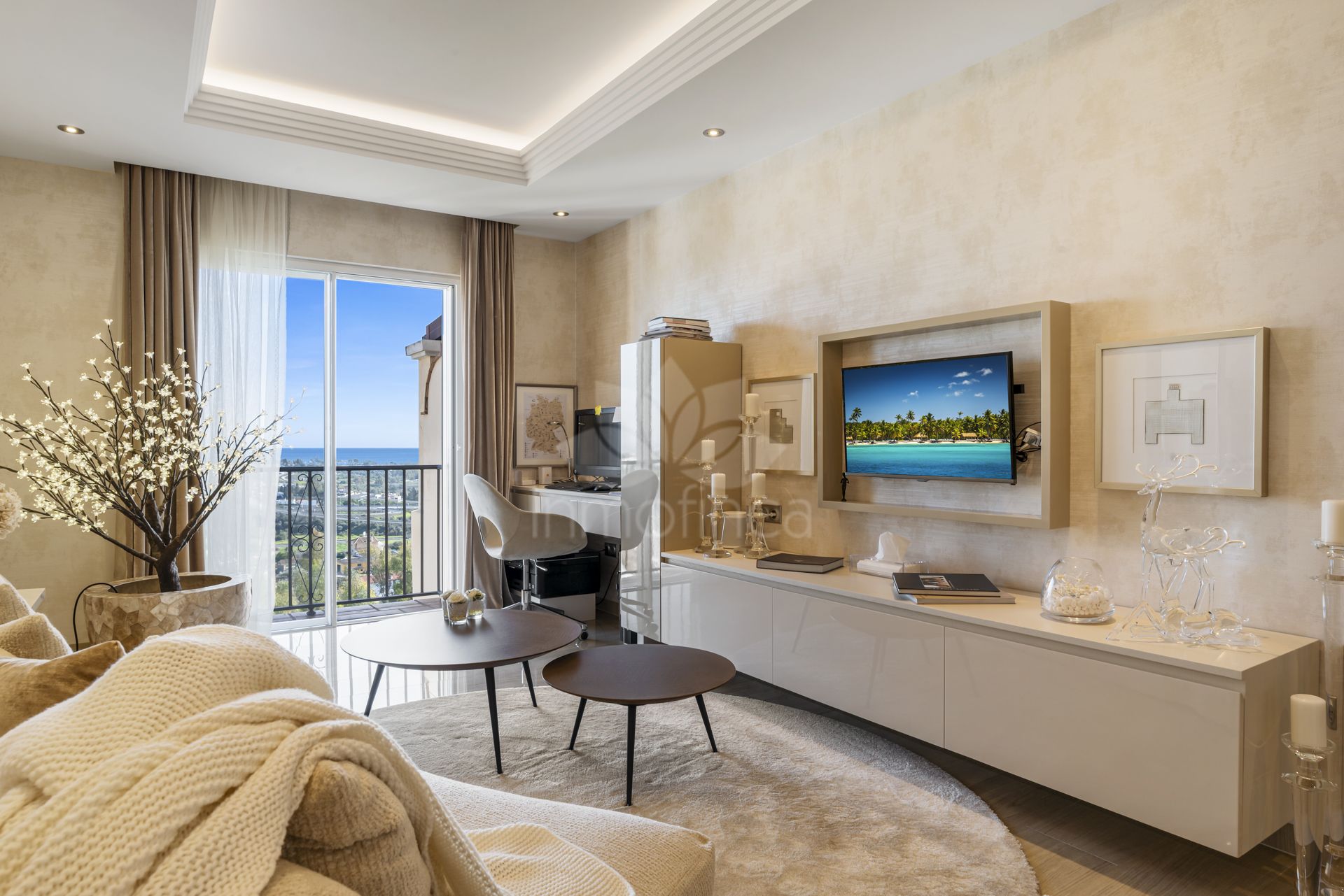Penthouse in Puerto del Almendro, Benahavis