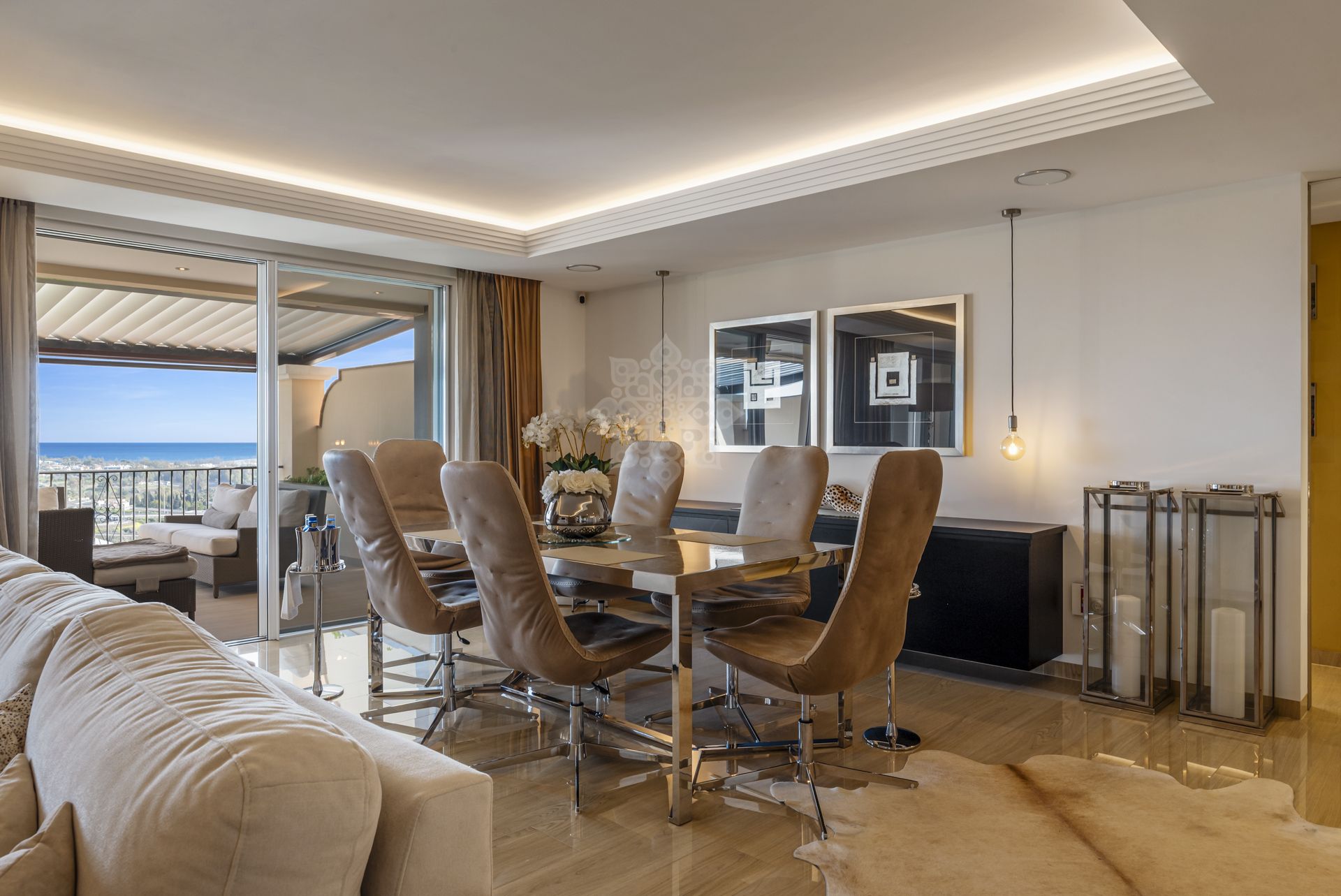 Penthouse in Puerto del Almendro, Benahavis