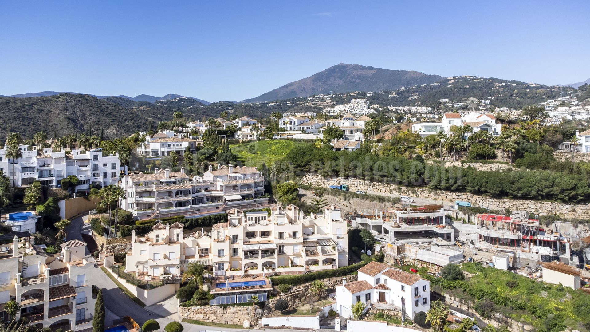 Ático en Puerto del Almendro, Benahavis