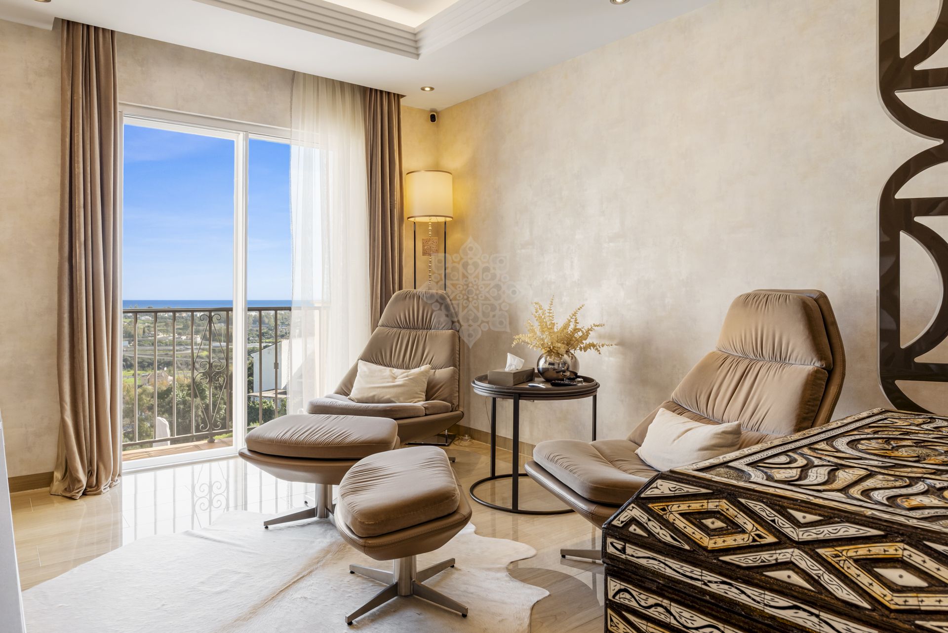 Penthouse in Puerto del Almendro, Benahavis