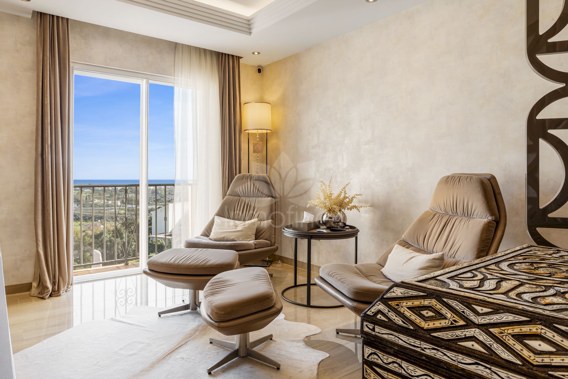 Penthouse in Puerto del Almendro, Benahavis