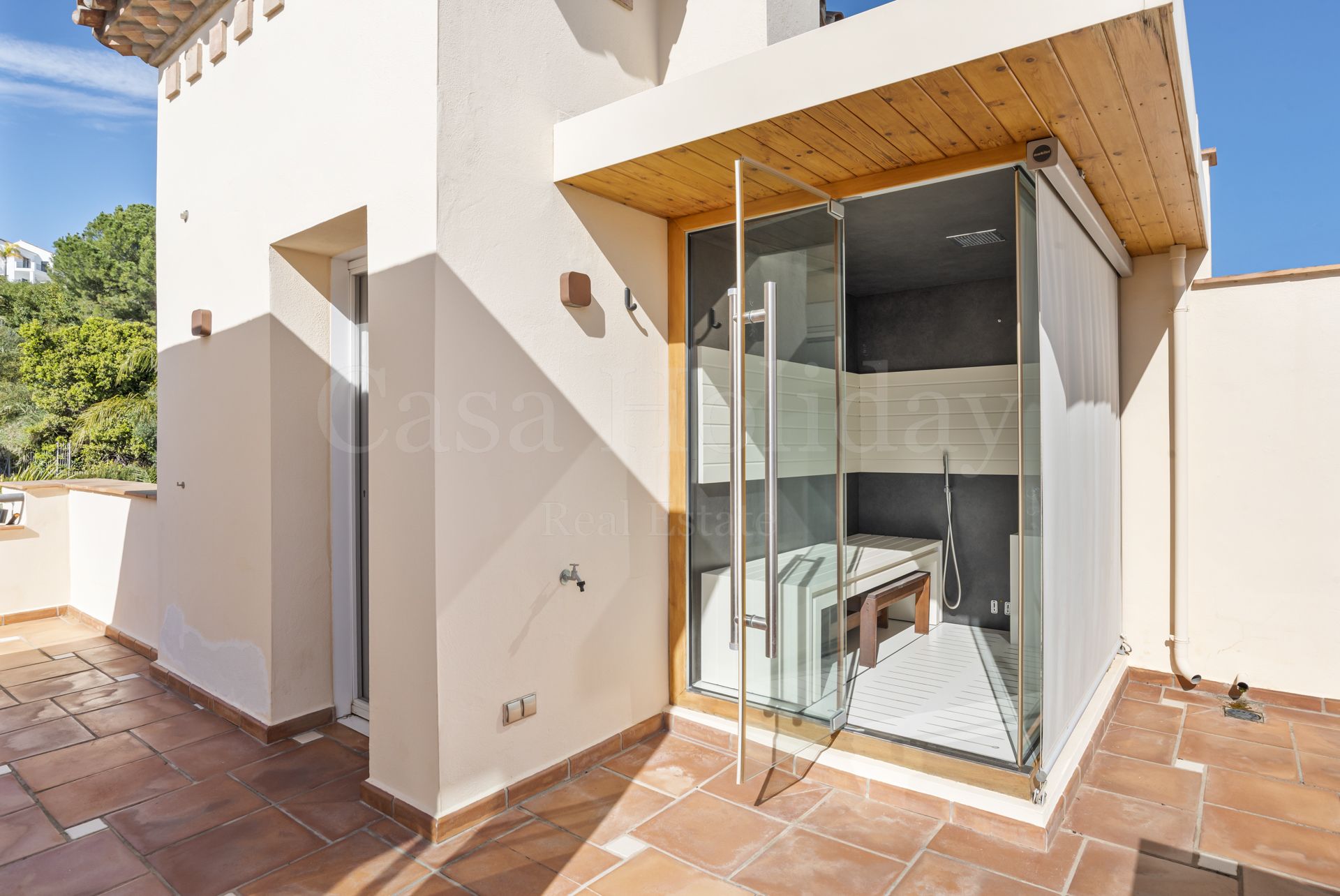Penthouse in Puerto del Almendro, Benahavis