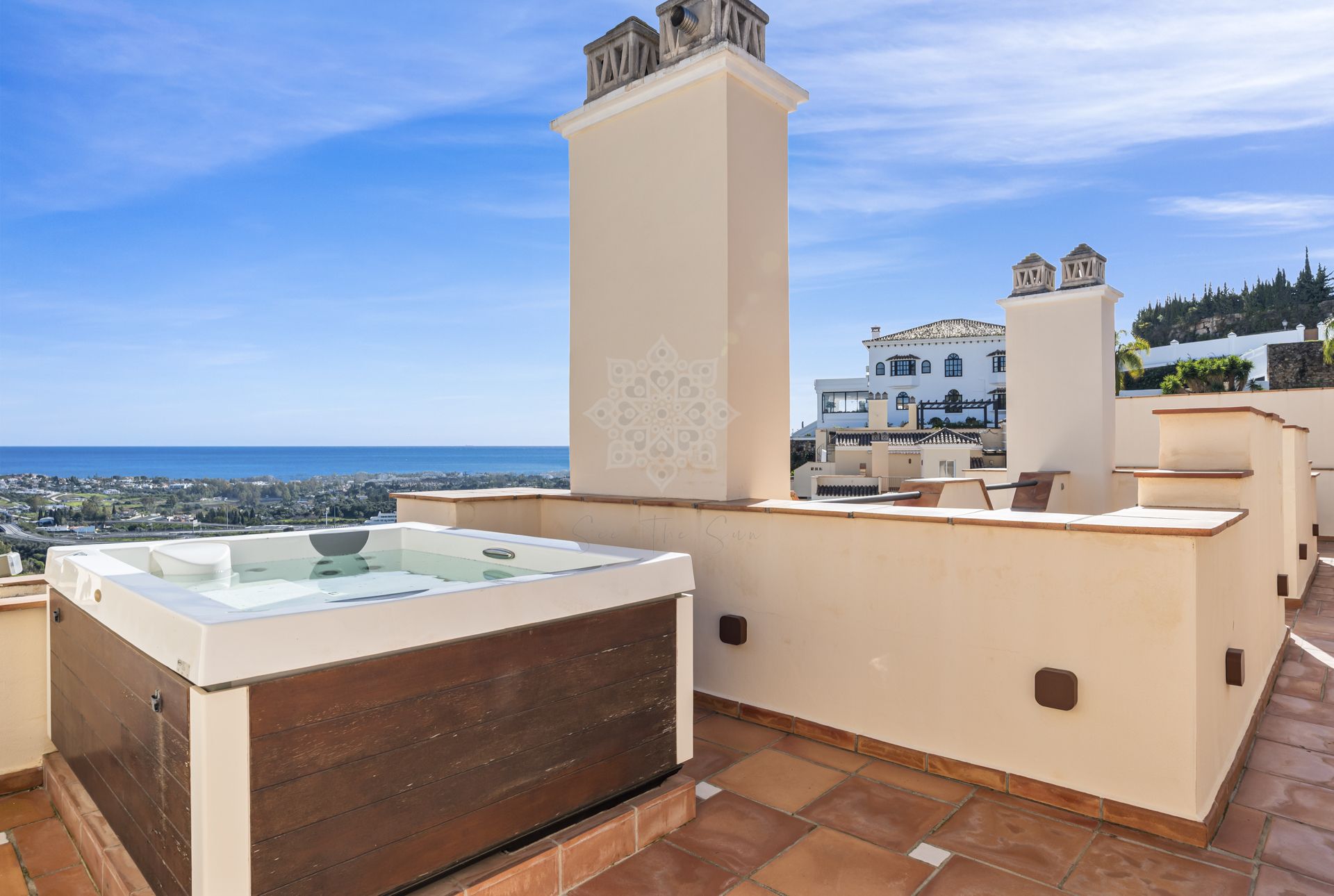 Penthouse in Puerto del Almendro, Benahavis