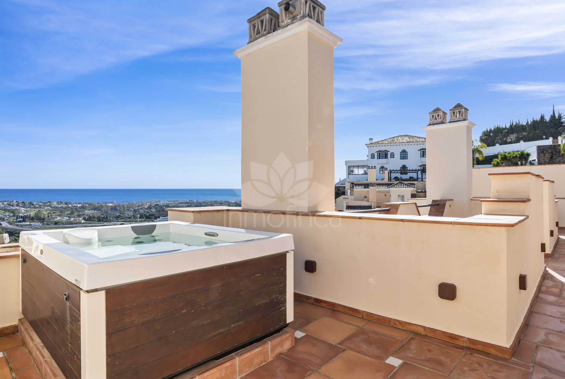Penthouse in Puerto del Almendro, Benahavis