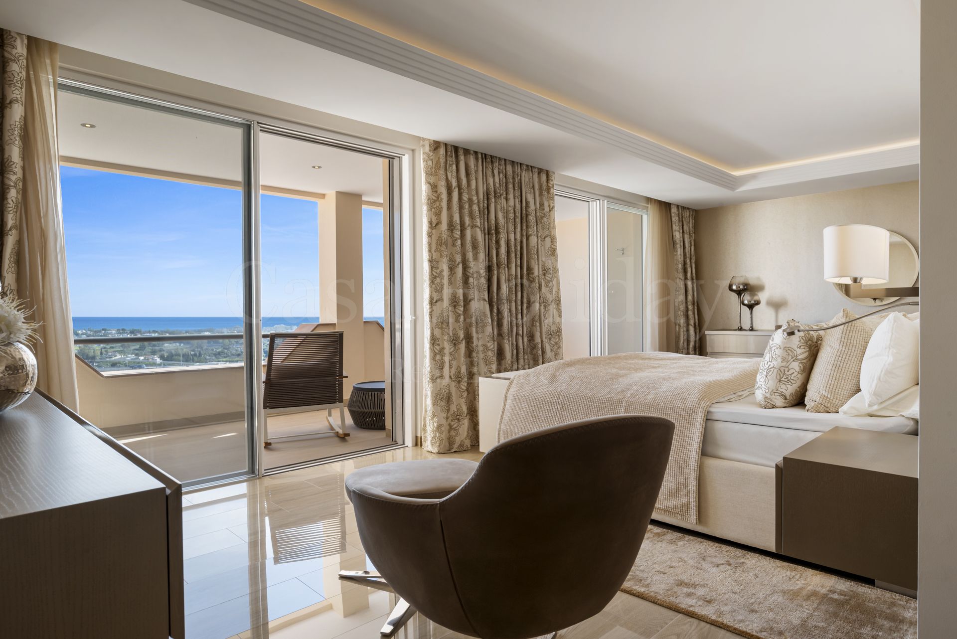 Penthouse in Puerto del Almendro, Benahavis