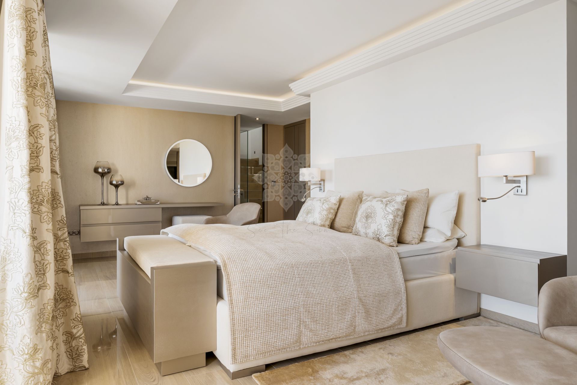 Penthouse in Puerto del Almendro, Benahavis