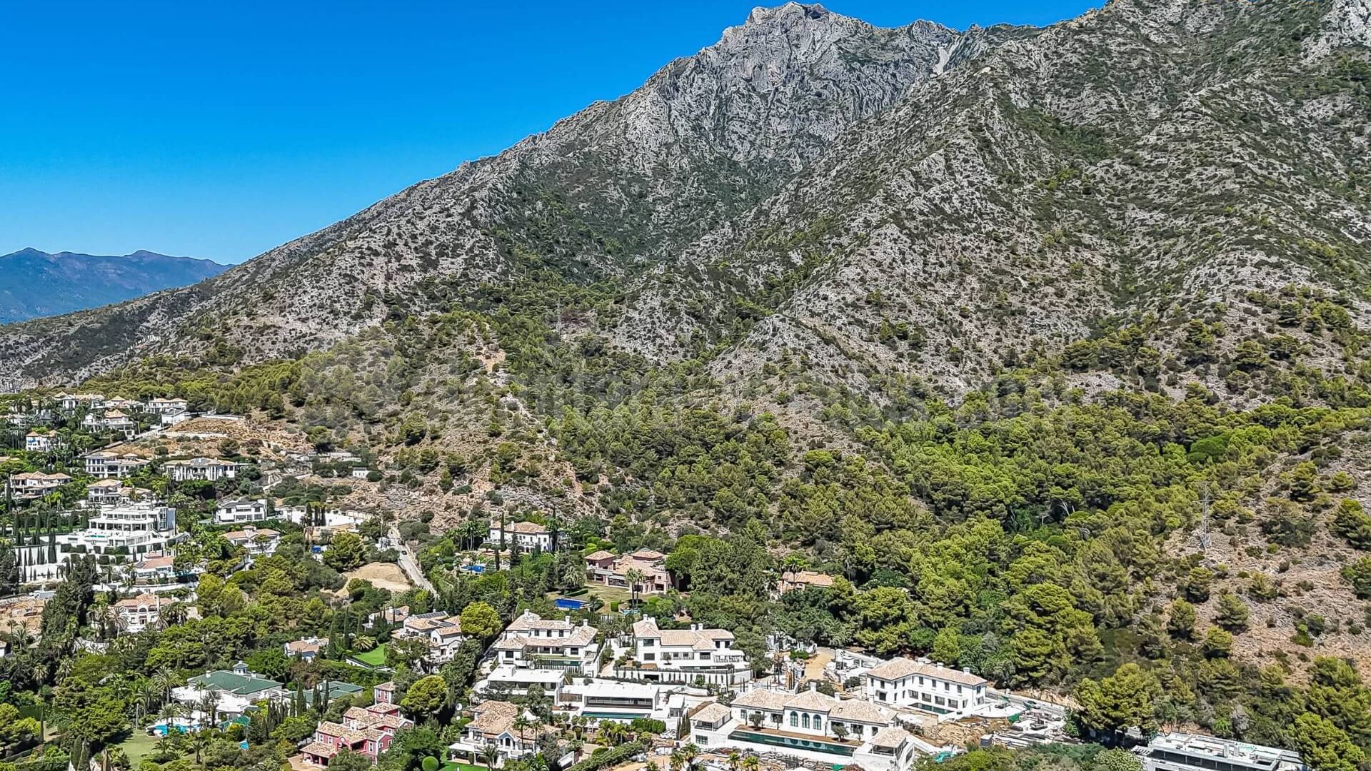 Plot in Cascada de Camojan, Marbella