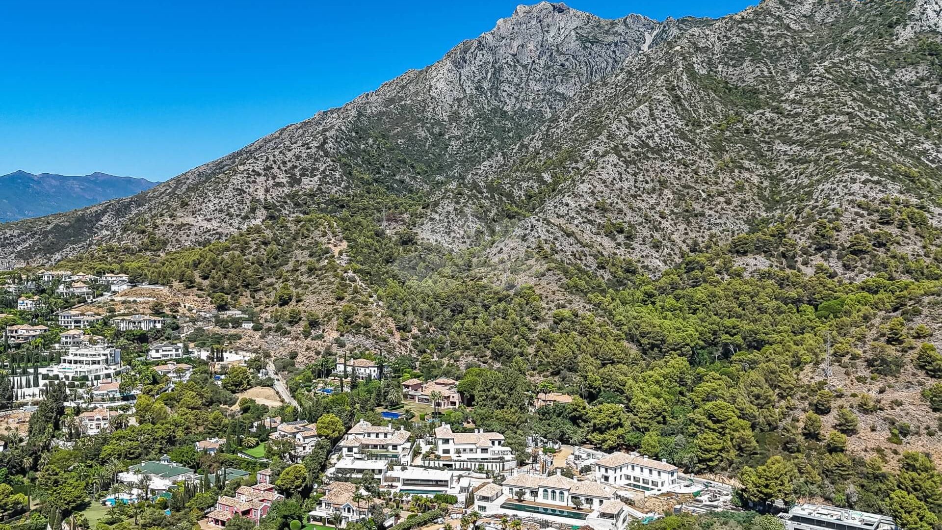 Plot in Cascada de Camojan, Marbella
