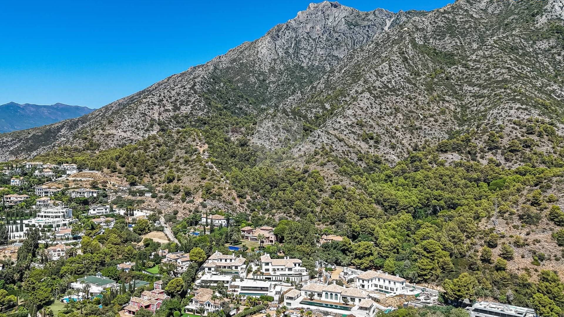 Dzialka w Cascada de Camojan, Marbella