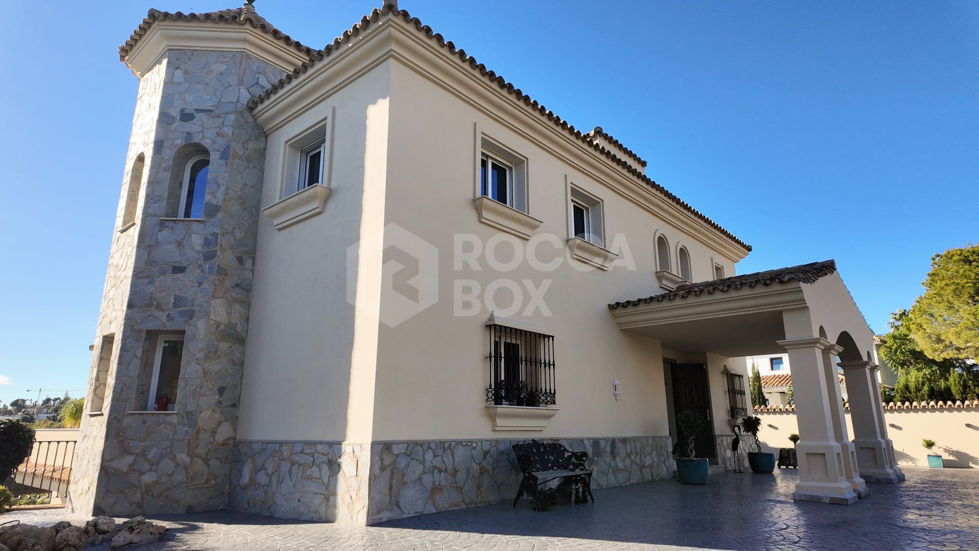 Stunning four bedroom villa, in the highly sought in the heart of the “Golf Valley” with panoramic views