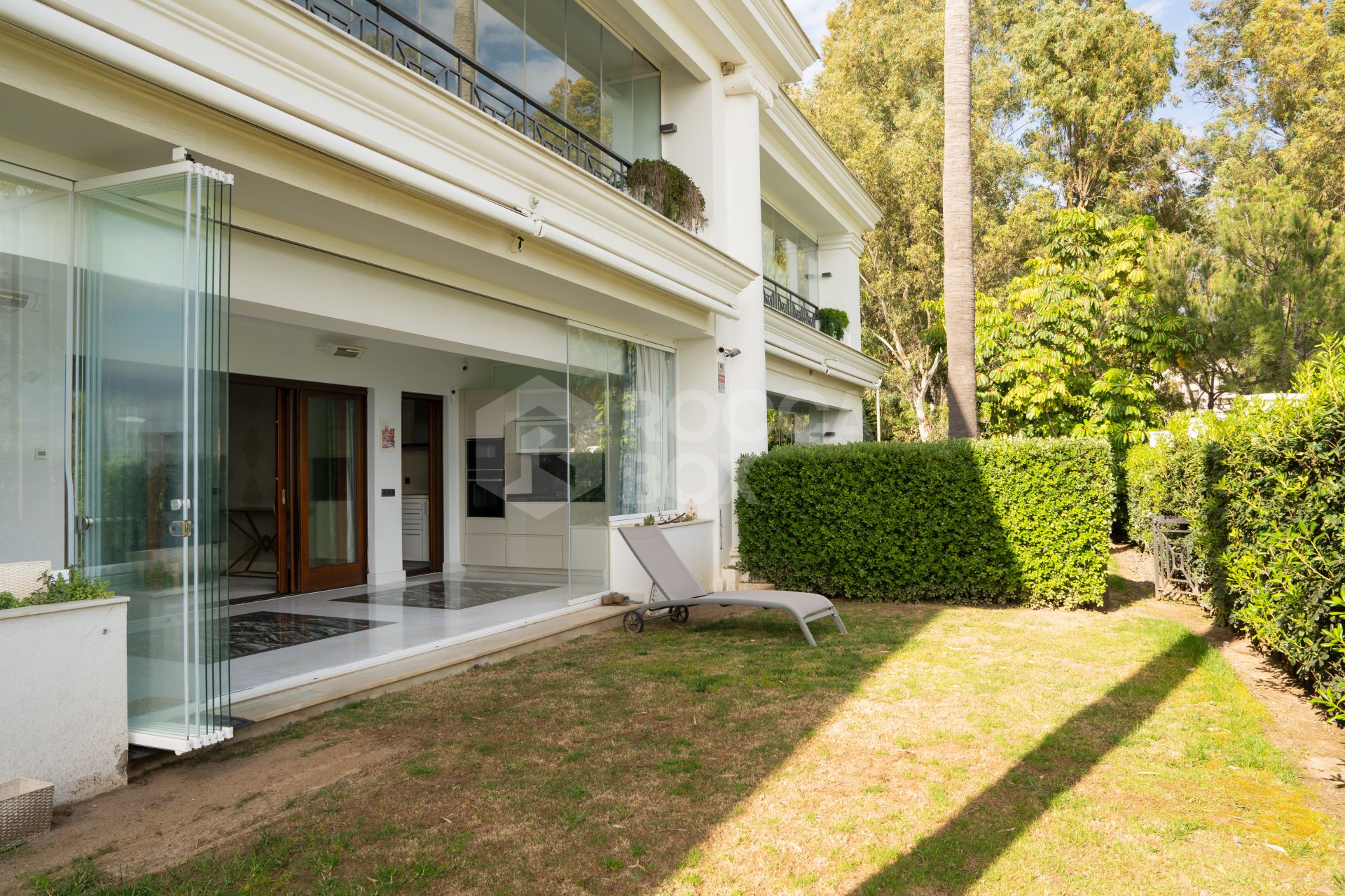 Exclusive Ground-Floor Apartment in Doncella Beach, Estepona