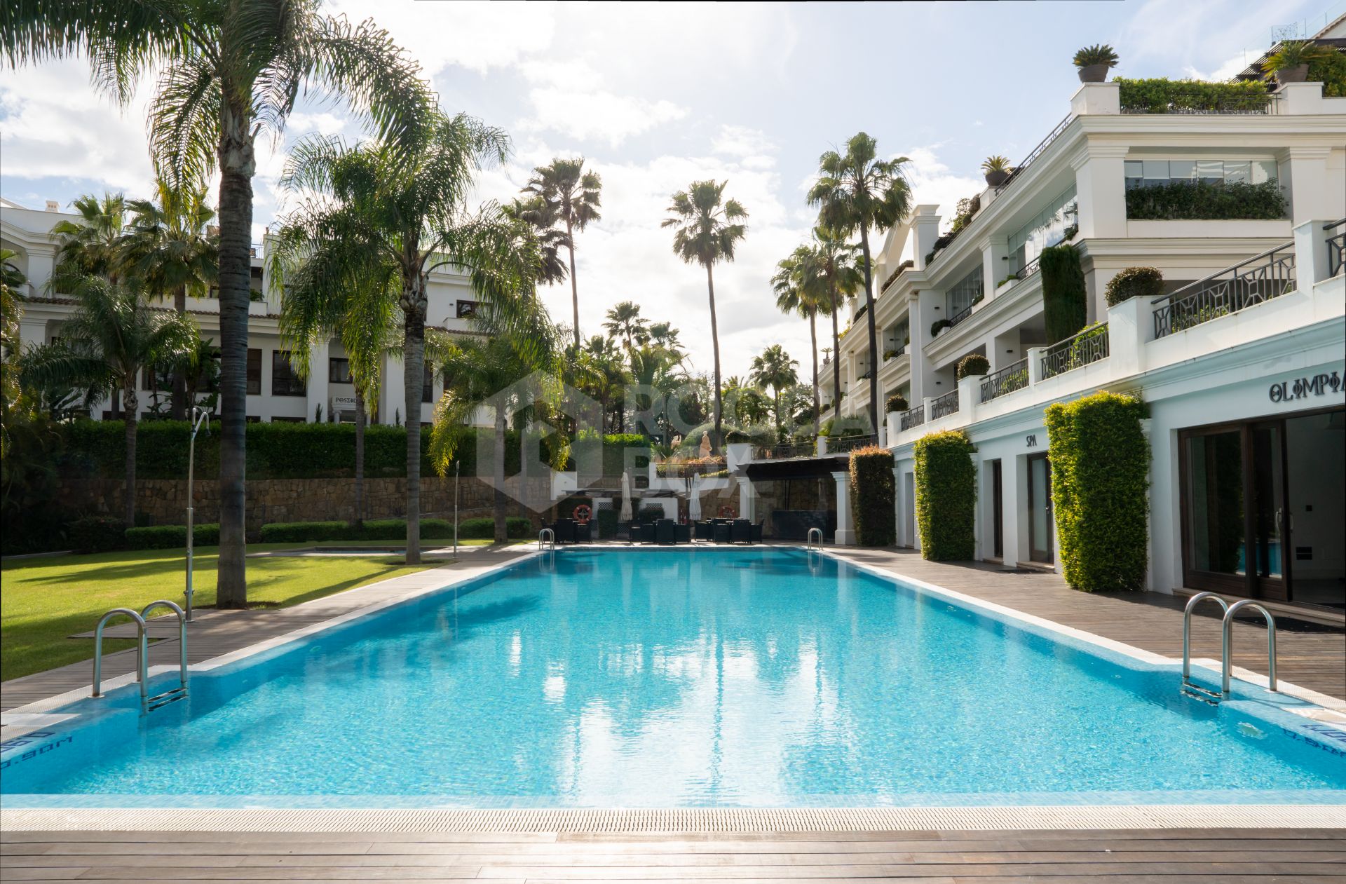 Exclusive Ground-Floor Apartment in Doncella Beach, Estepona
