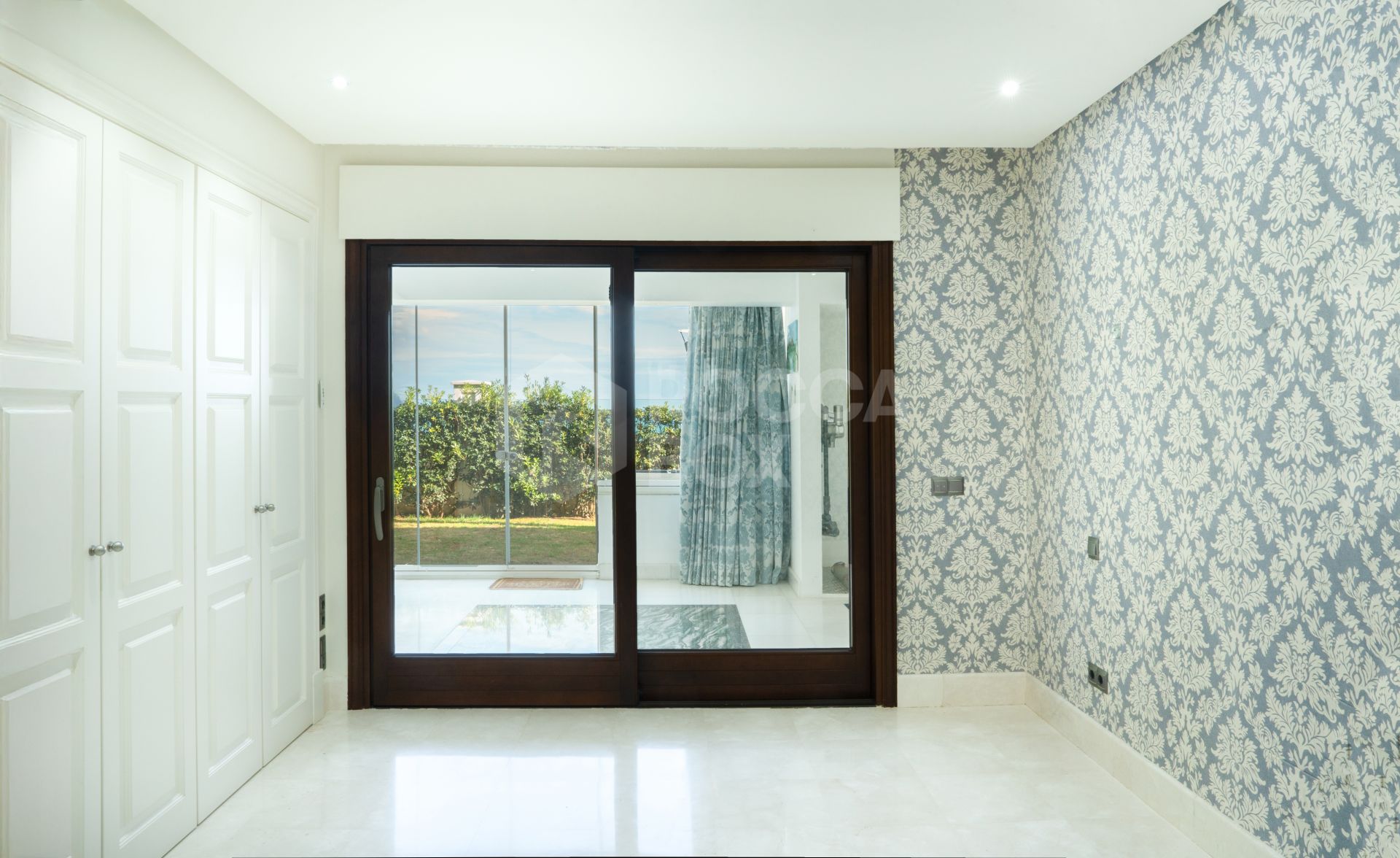 Exclusive Ground-Floor Apartment in Doncella Beach, Estepona