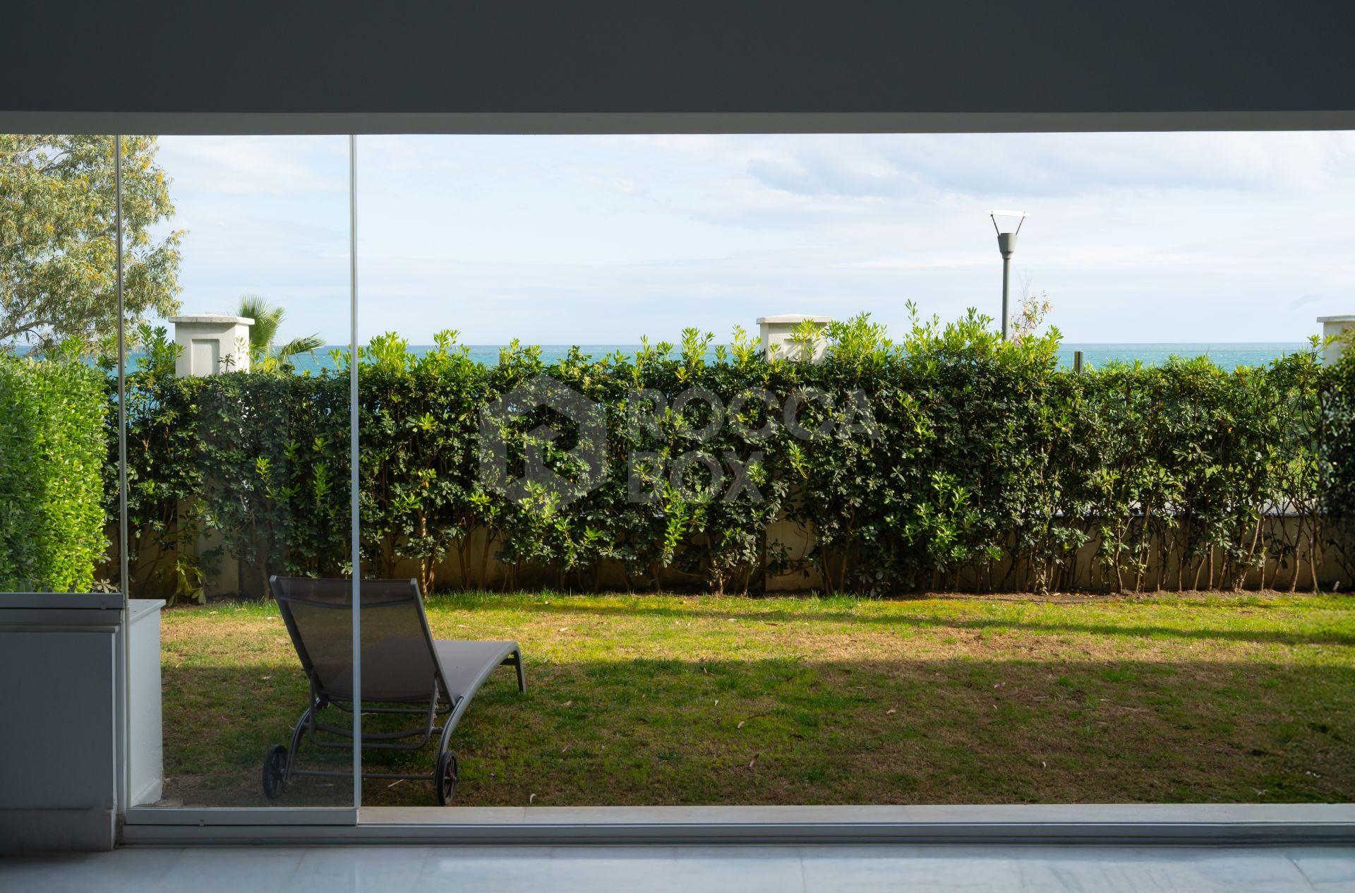 Exclusive Ground-Floor Apartment in Doncella Beach, Estepona