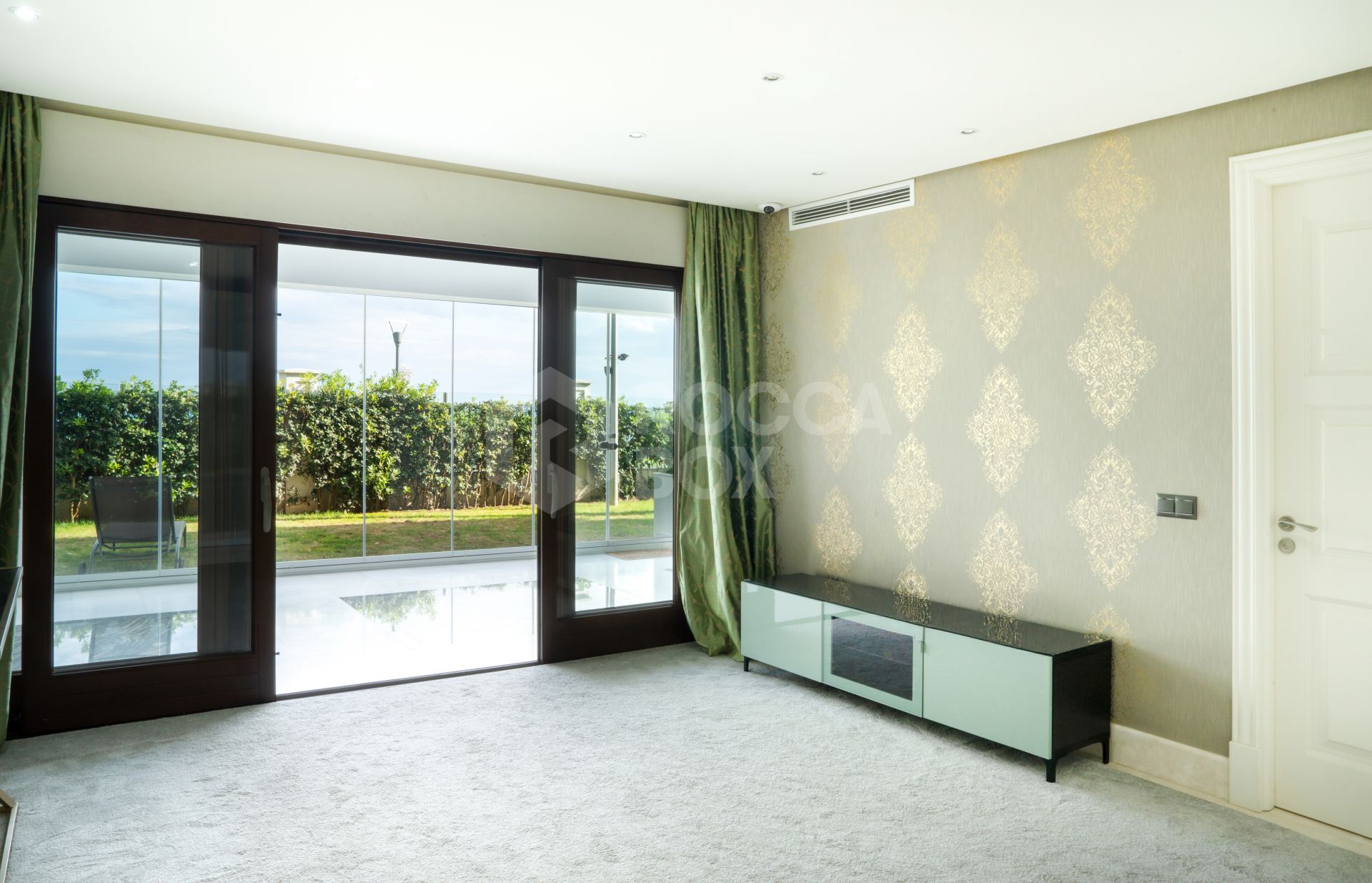 Exclusive Ground-Floor Apartment in Doncella Beach, Estepona