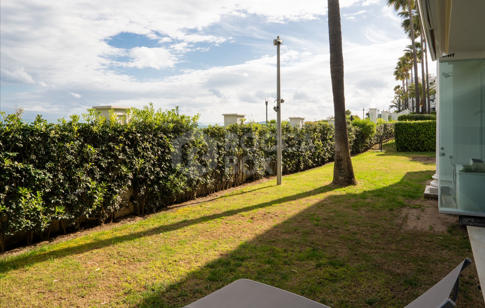Exclusive Ground-Floor Apartment in Doncella Beach, Estepona