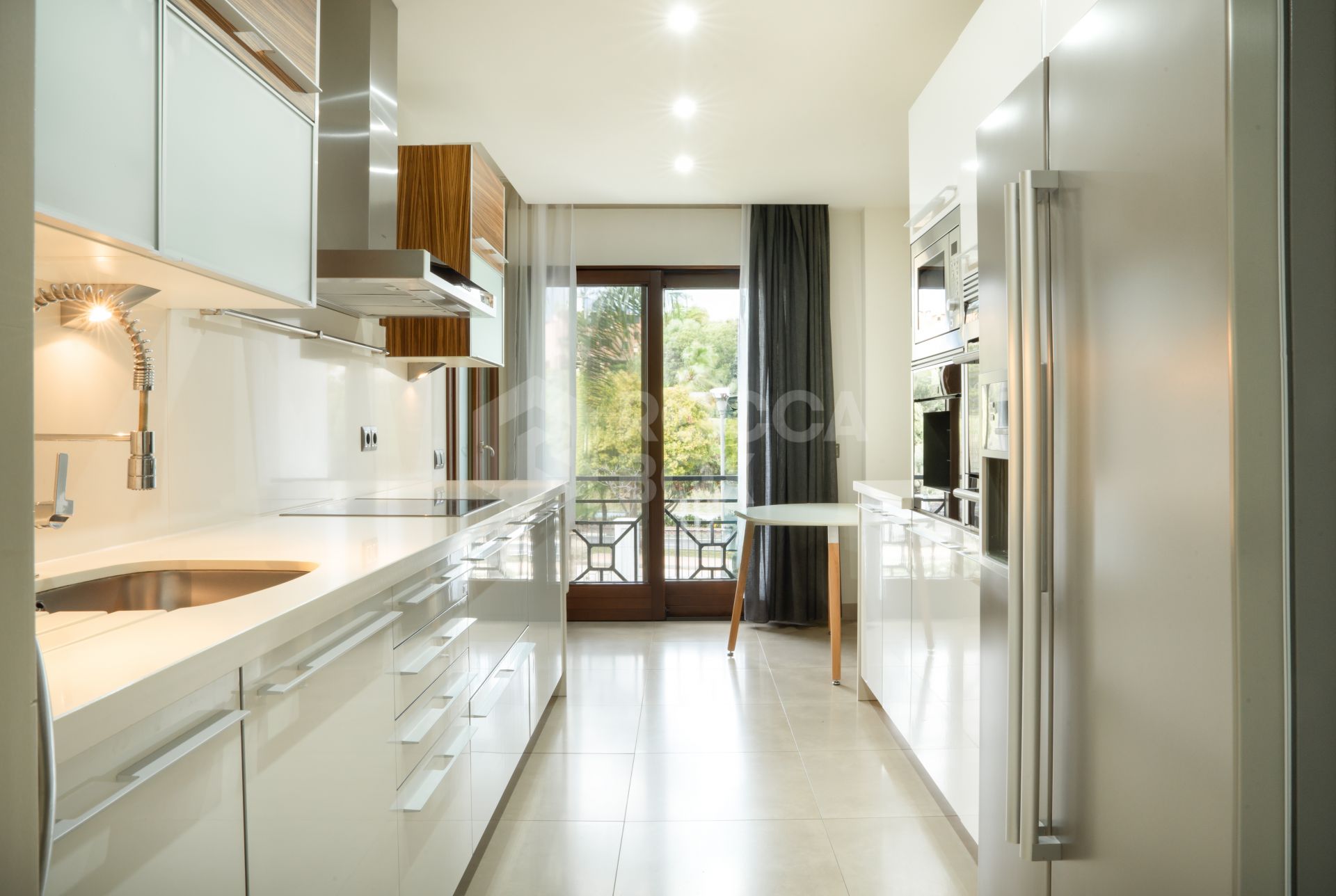 Frontline beach apartment in Doncella Beach, Estepona