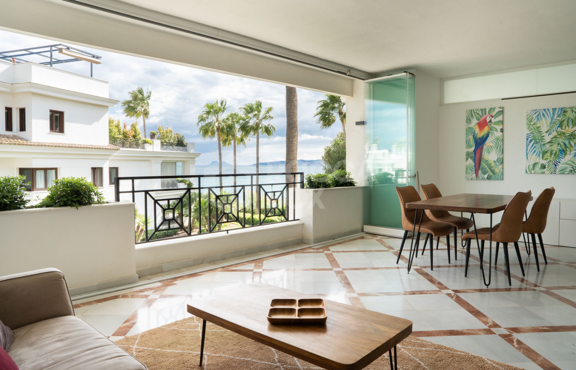 Frontline beach apartment in Doncella Beach, Estepona