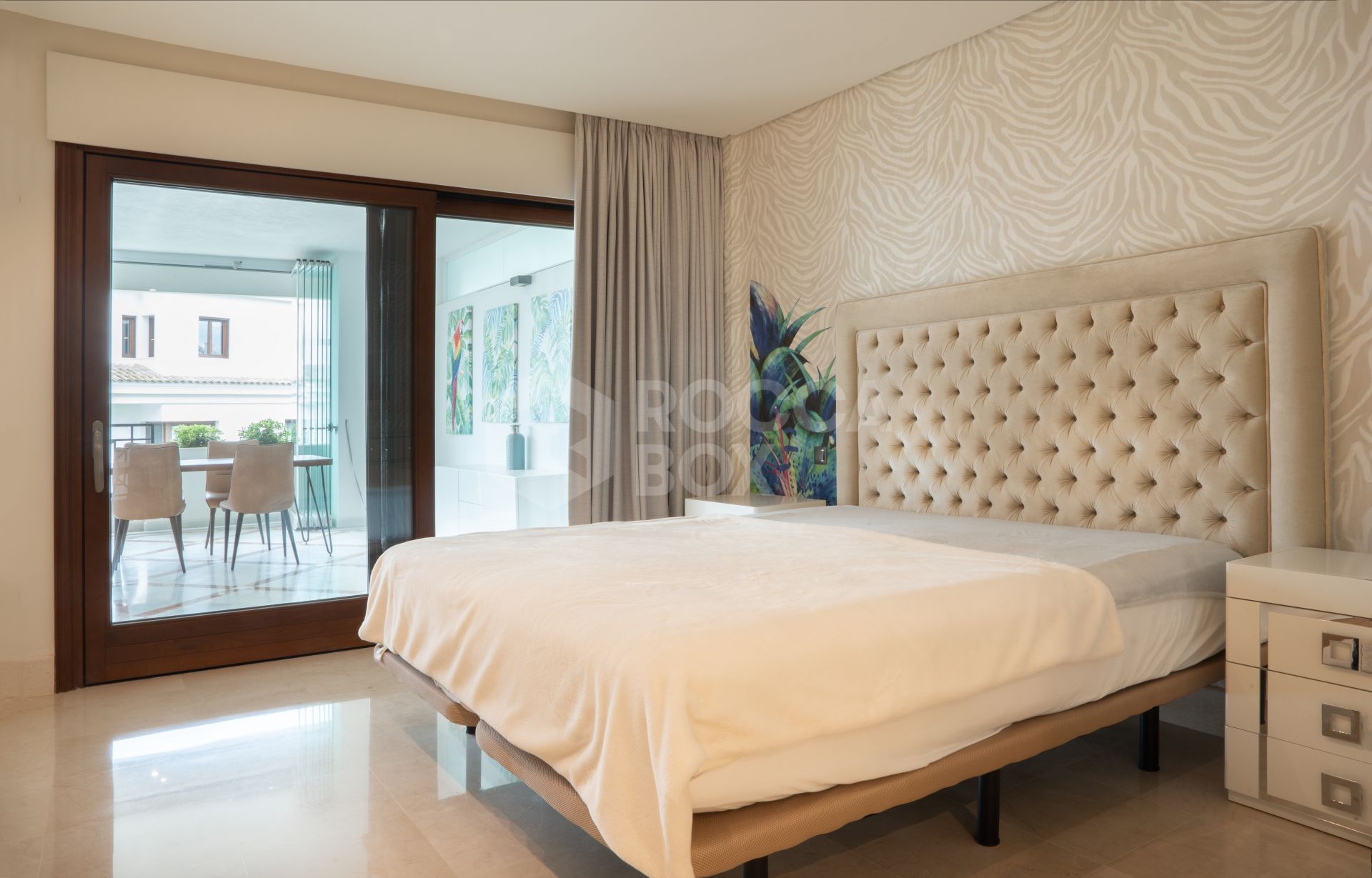 Frontline beach apartment in Doncella Beach, Estepona