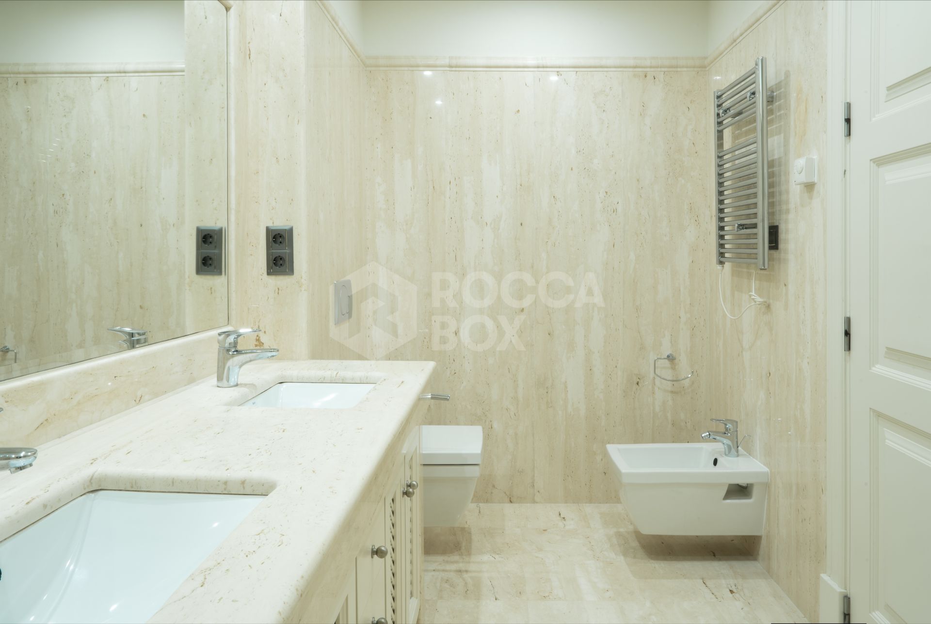 Frontline beach apartment in Doncella Beach, Estepona