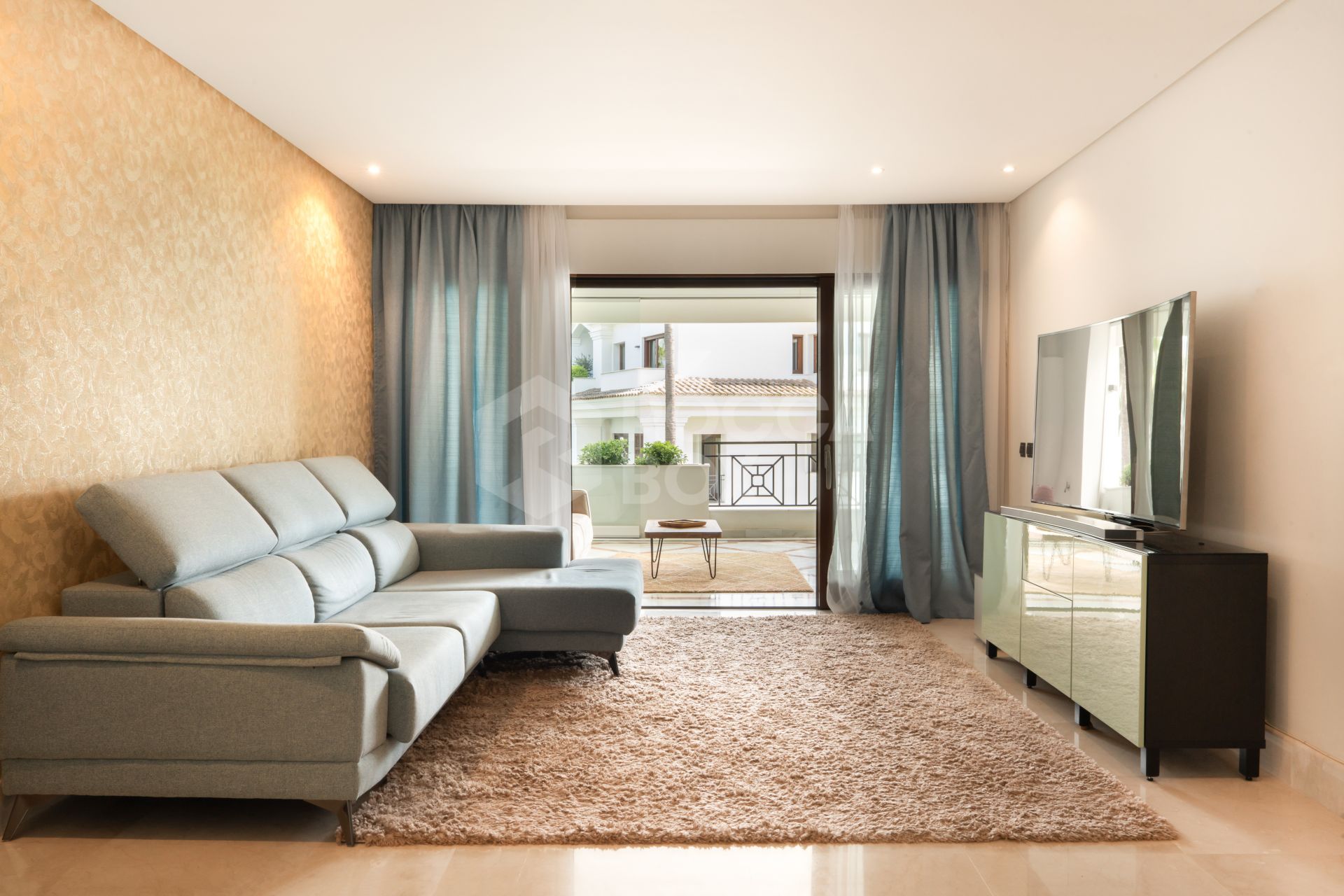 Frontline beach apartment in Doncella Beach, Estepona