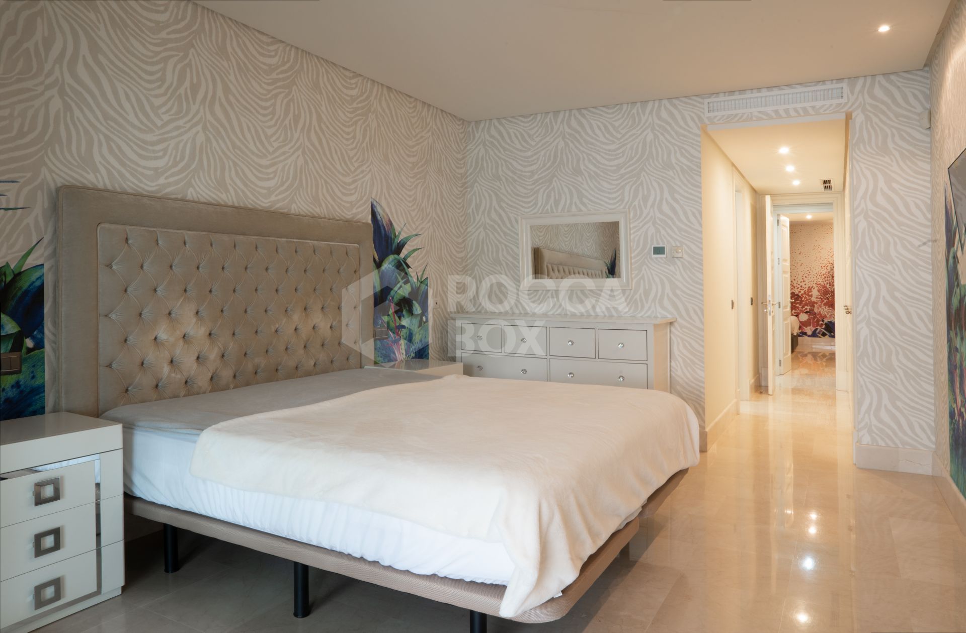Frontline beach apartment in Doncella Beach, Estepona
