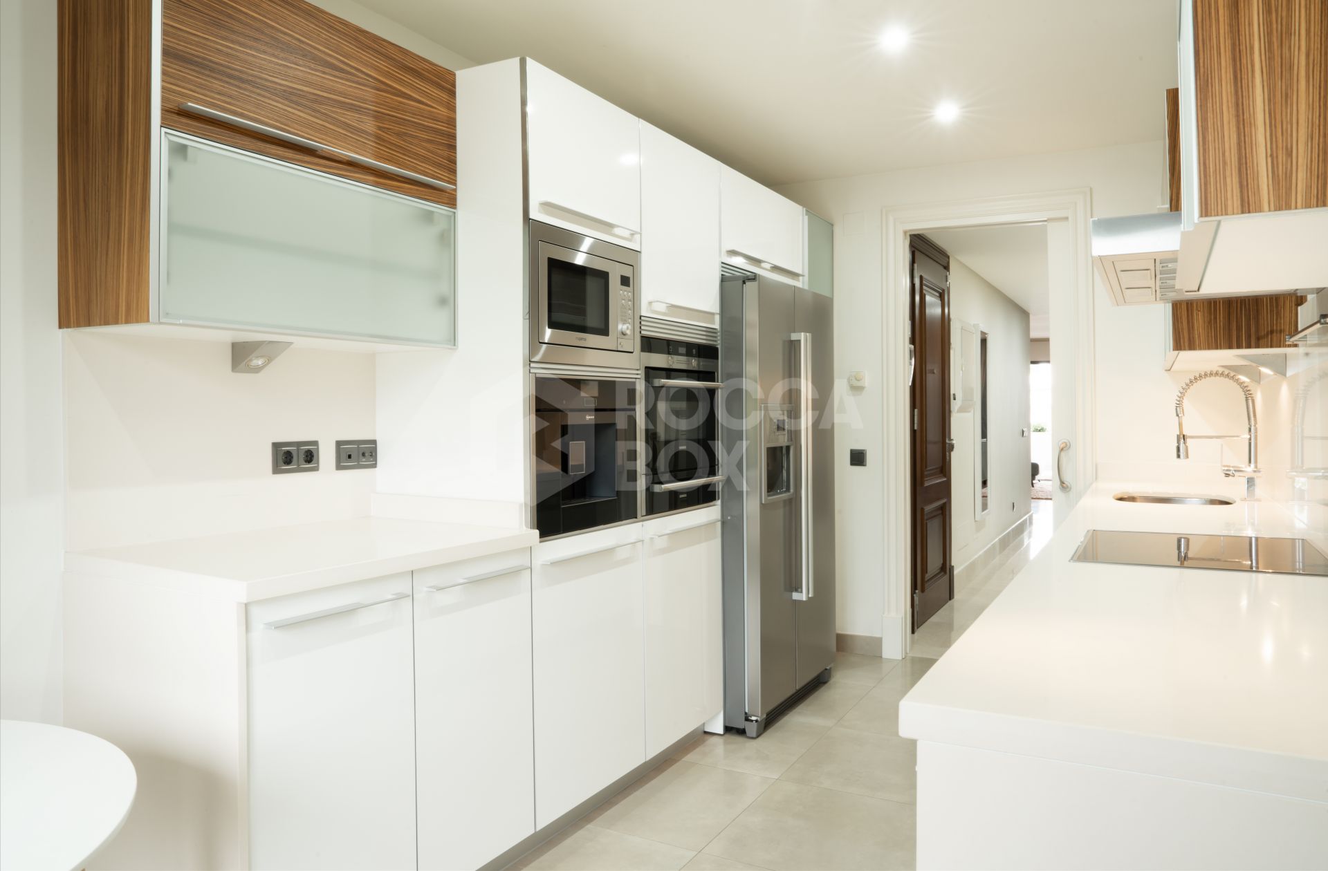 Frontline beach apartment in Doncella Beach, Estepona