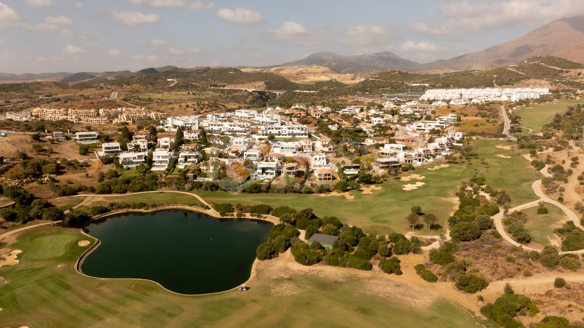 Contemporary 3-bedroom villa in Valle Romano