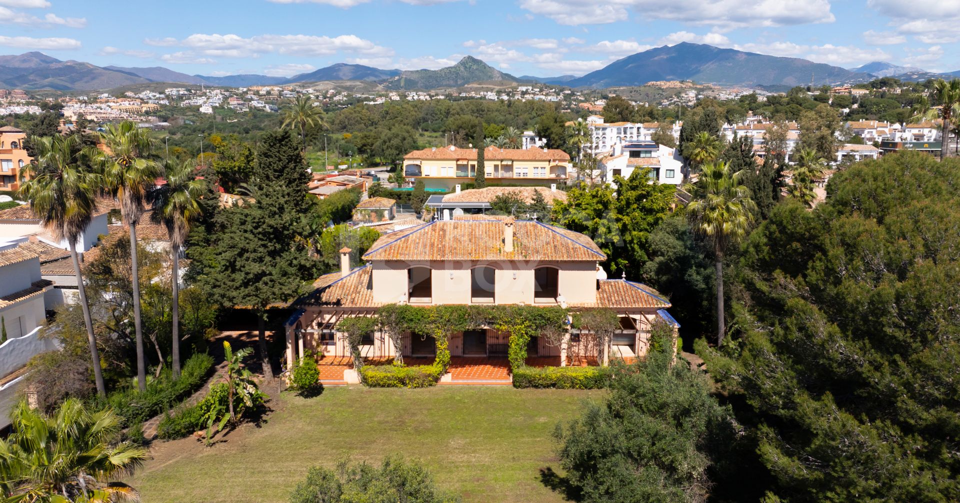 Beachside Villa for sale in Paraiso Barronal, Estepona