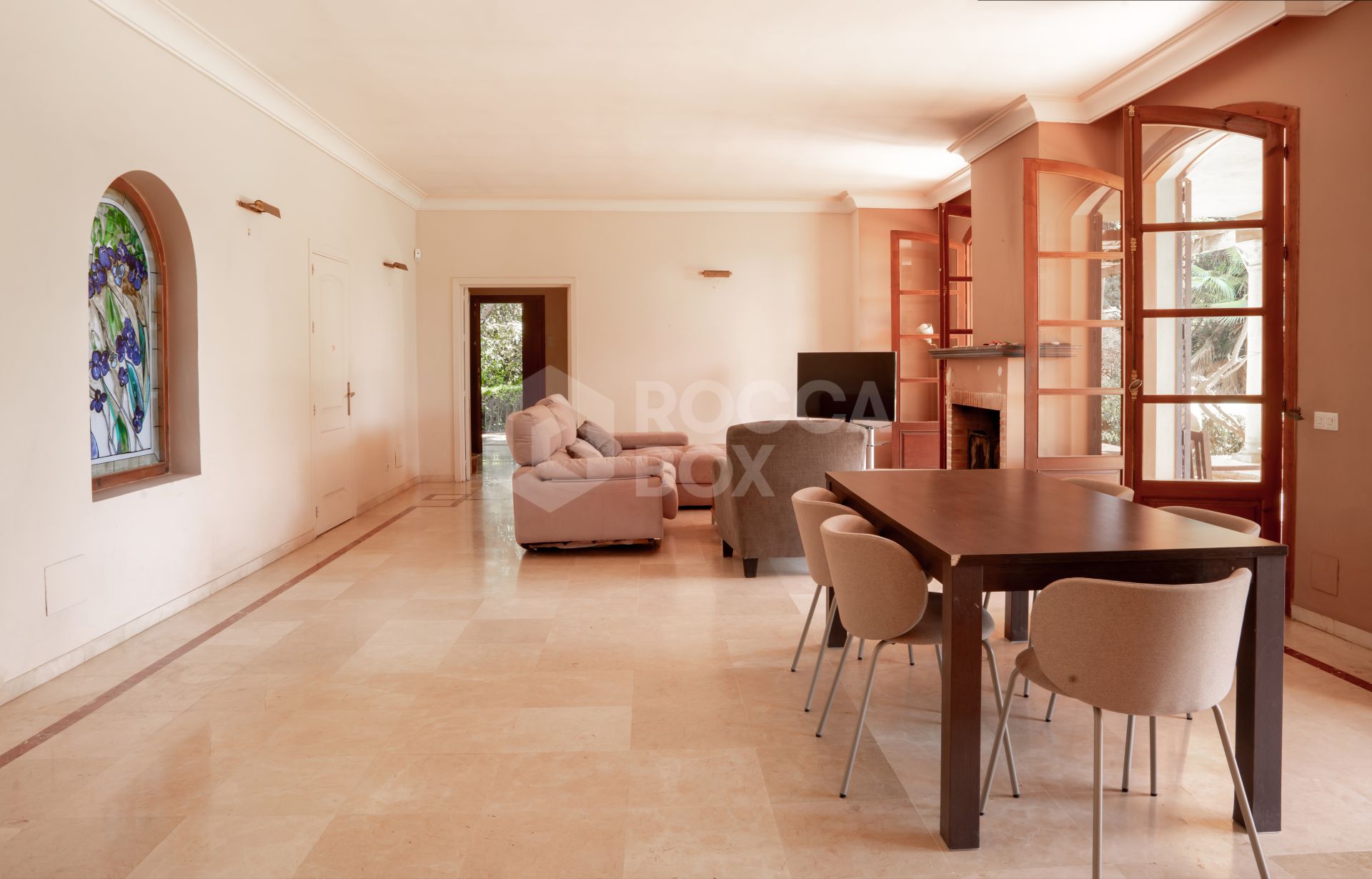 Beachside Villa for sale in Paraiso Barronal, Estepona