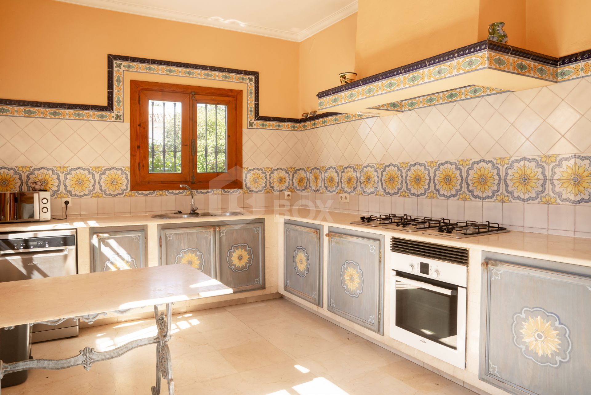 Beachside Villa for sale in Paraiso Barronal, Estepona