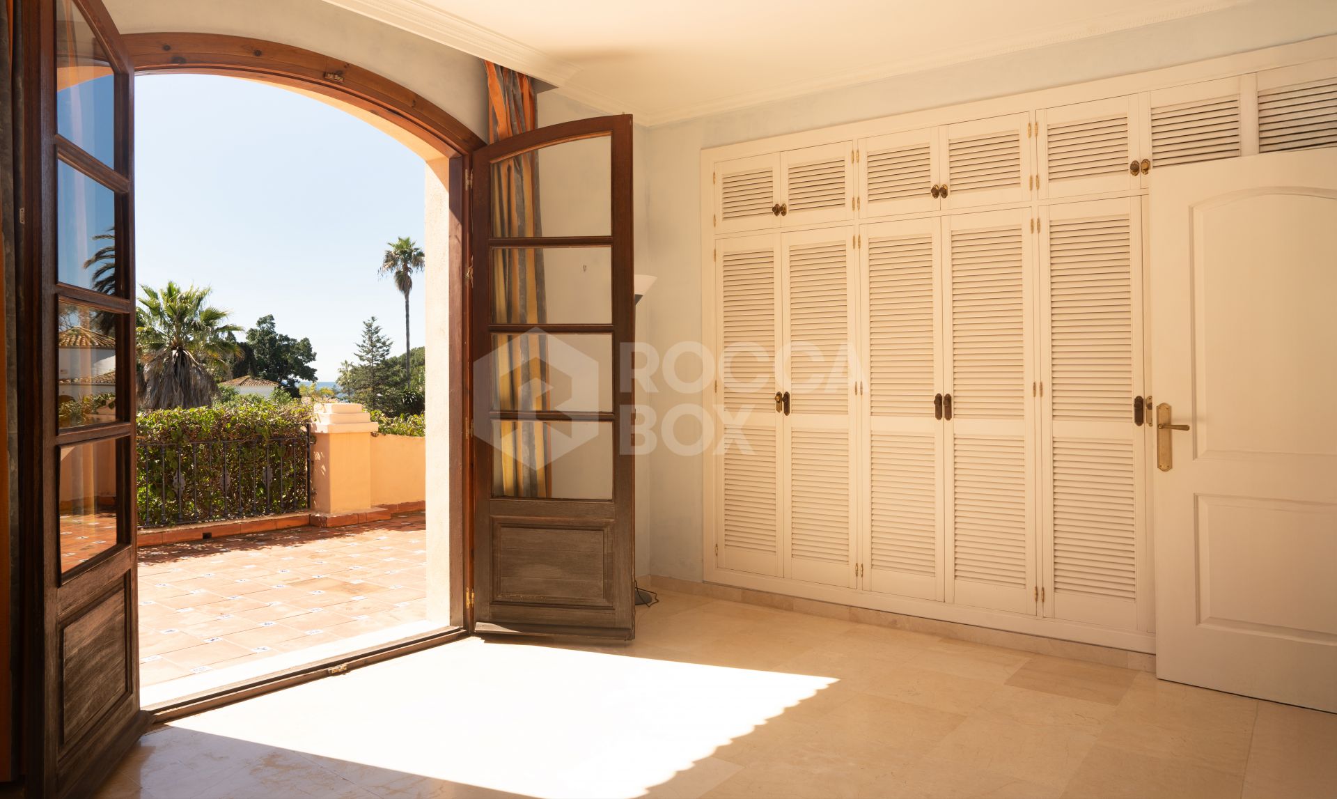 Beachside Villa for sale in Paraiso Barronal, Estepona
