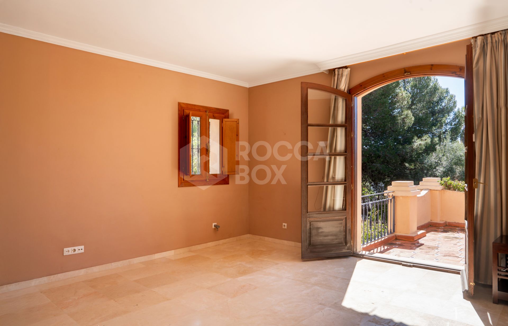 Beachside Villa for sale in Paraiso Barronal, Estepona