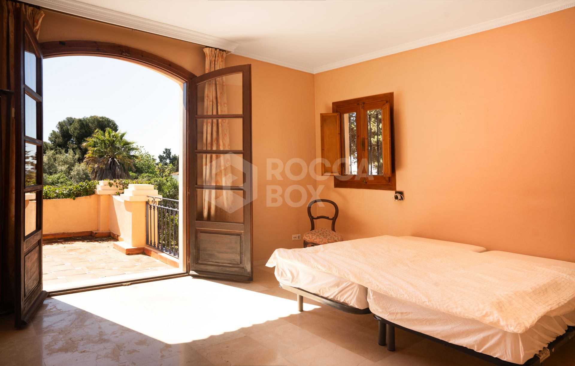 Beachside Villa for sale in Paraiso Barronal, Estepona