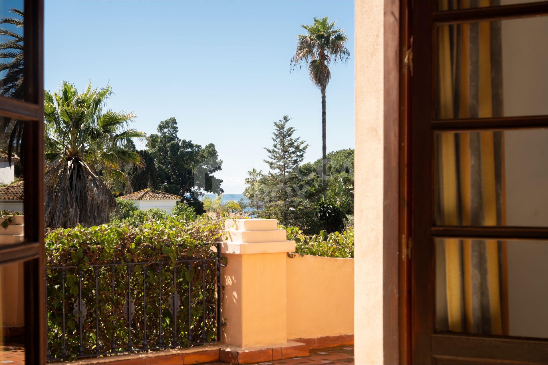 Beachside Villa for sale in Paraiso Barronal, Estepona