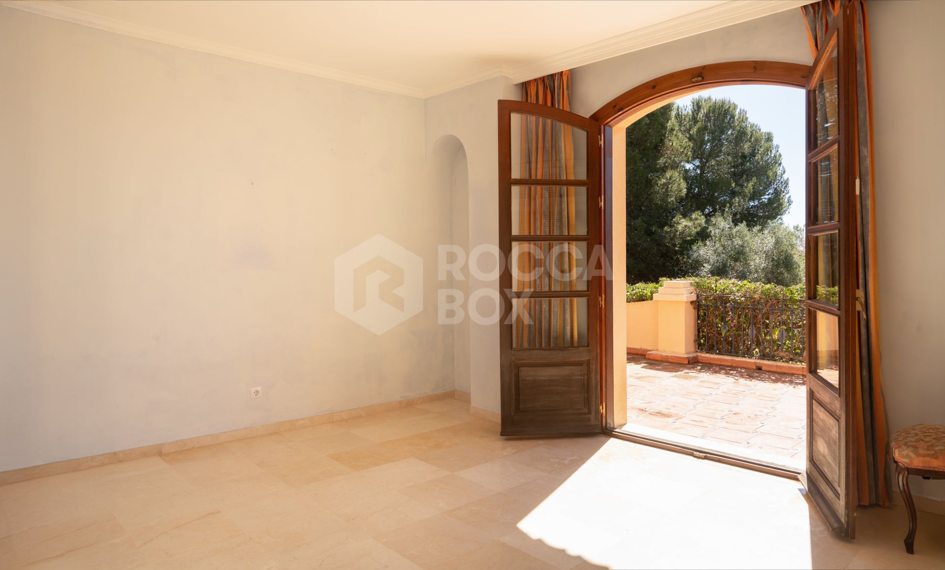 Beachside Villa for sale in Paraiso Barronal, Estepona