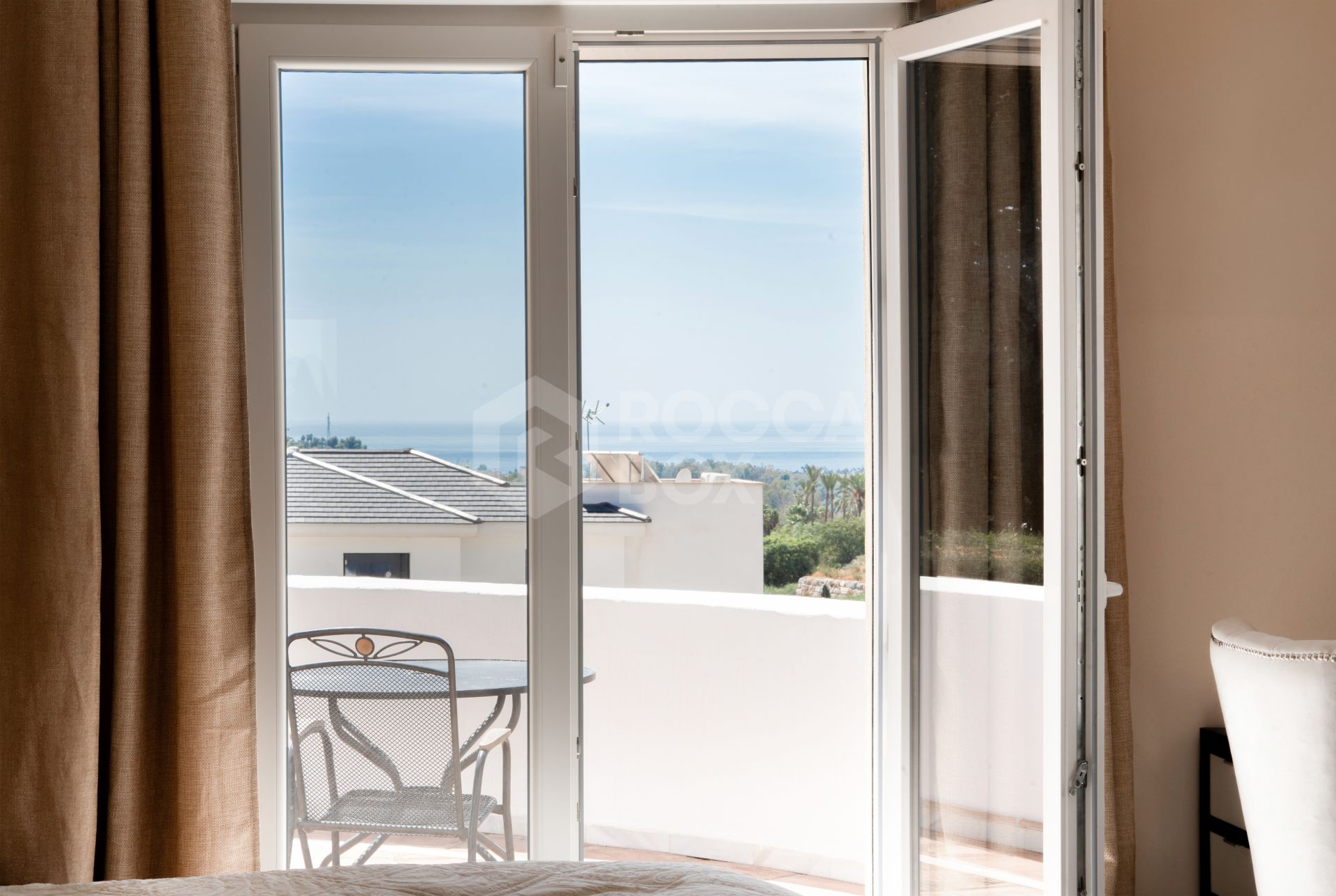 Villa Felisa - Detached Villa in El Paraiso Alto, Benahavis