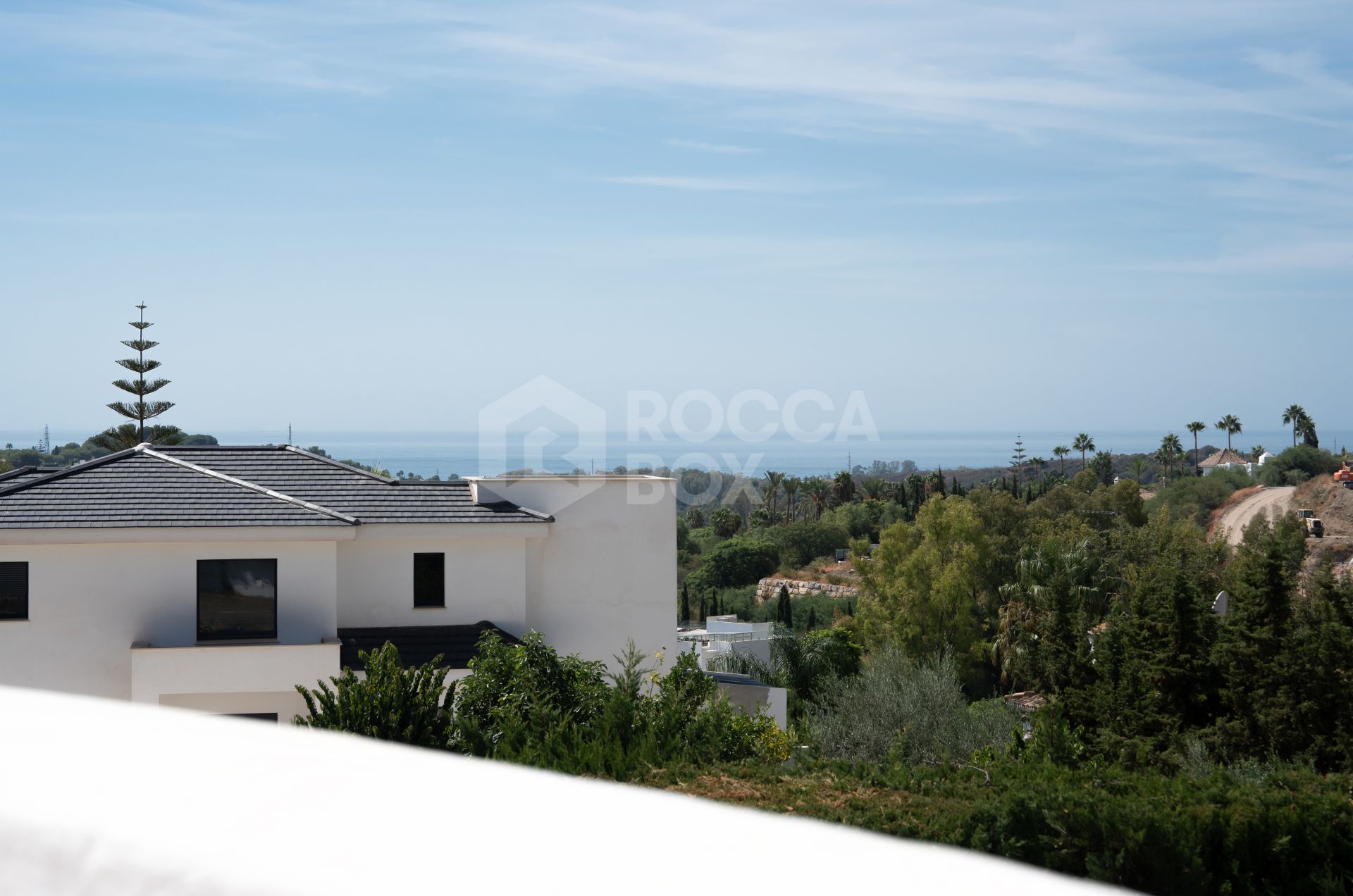 Villa Felisa - Detached Villa in El Paraiso Alto, Benahavis