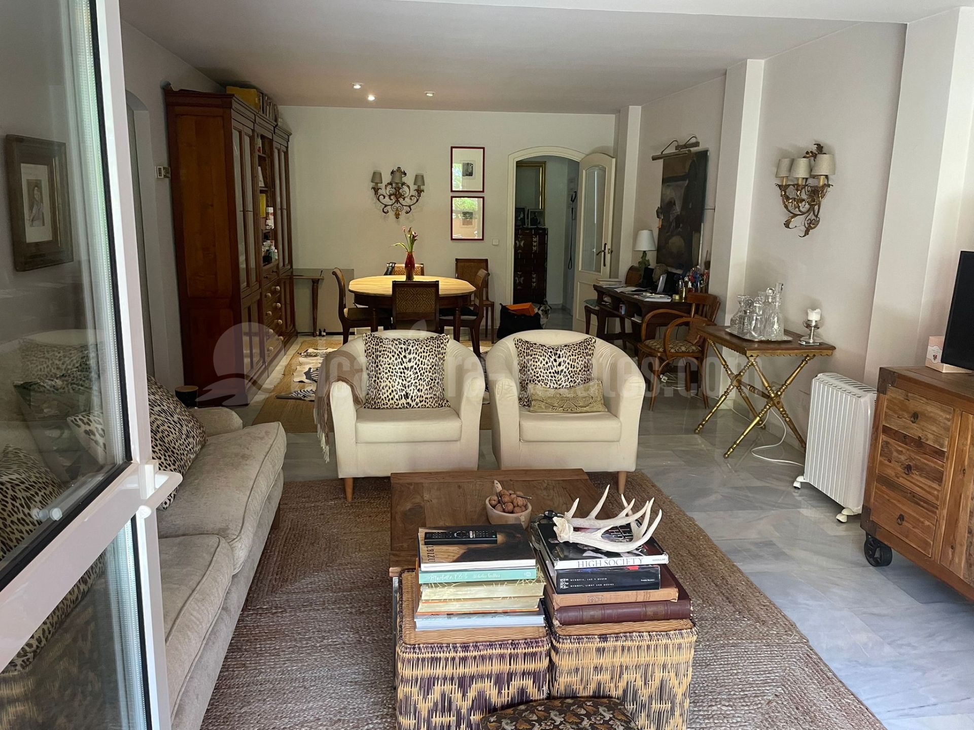 Apartamento en Jardines de las Lomas, Marbella