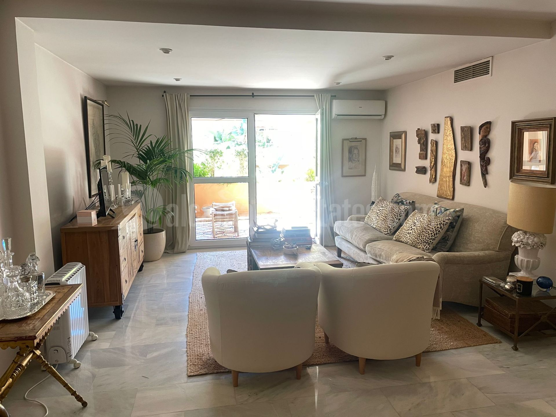 Apartamento en Jardines de las Lomas, Marbella