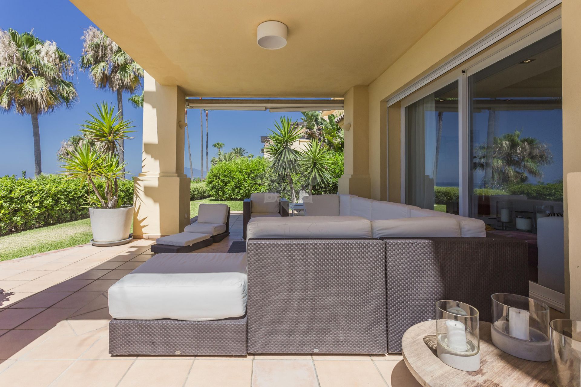 Apartament na parterze w Rio Real, Marbella