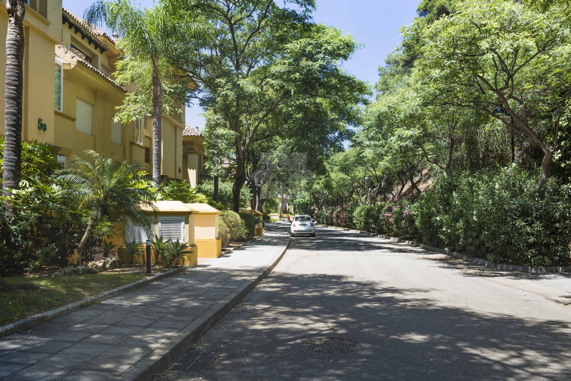 Apartament na parterze w Rio Real, Marbella