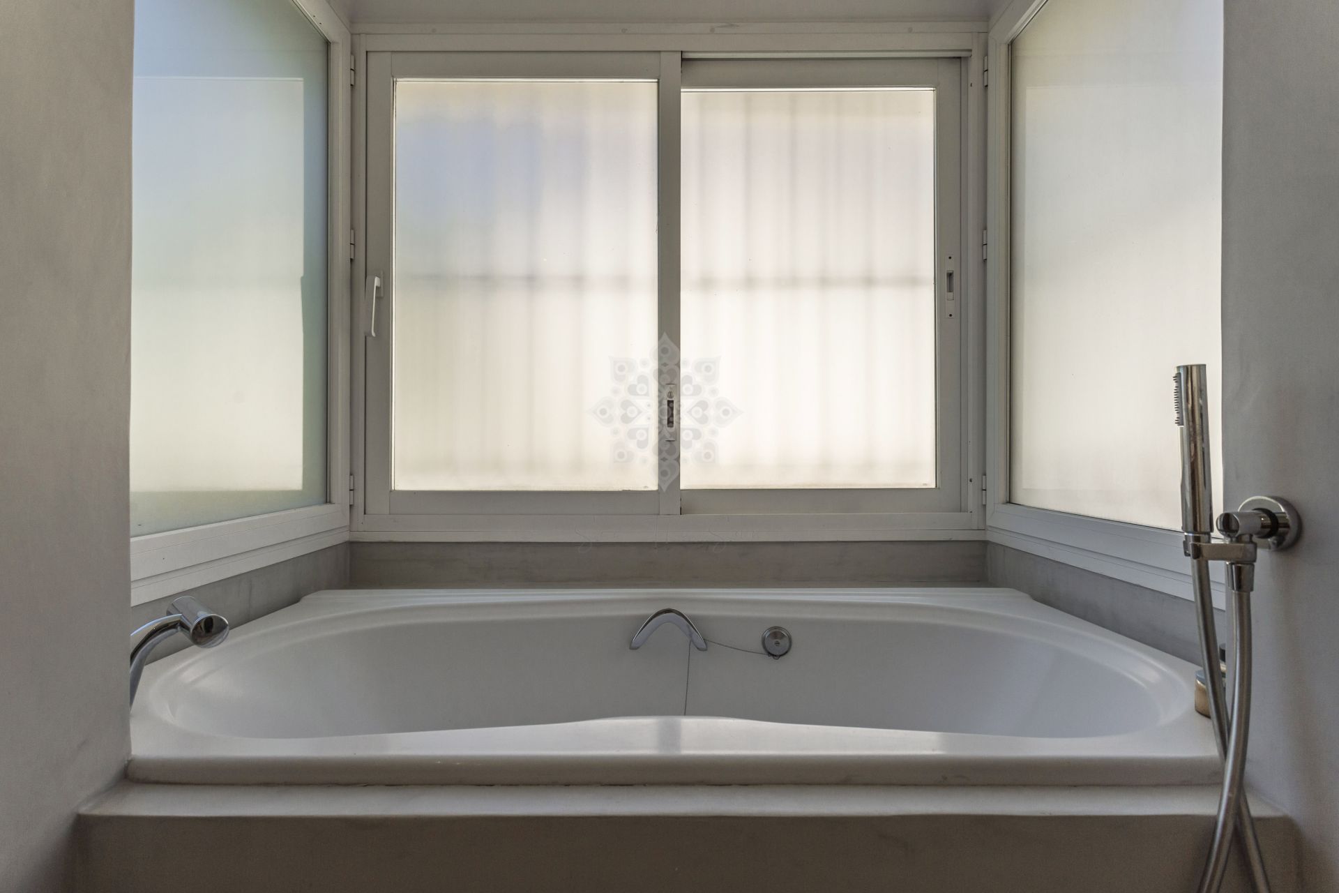 Apartament na parterze w Rio Real, Marbella